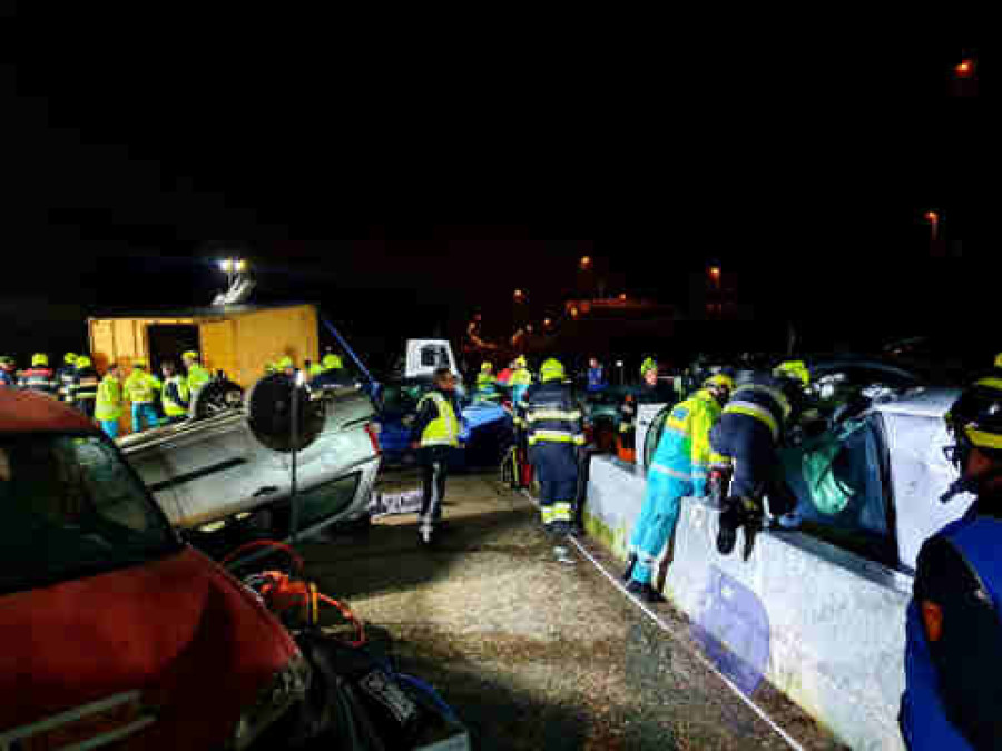 Veel hulpverleners bij ongeluk met meerdere auto's